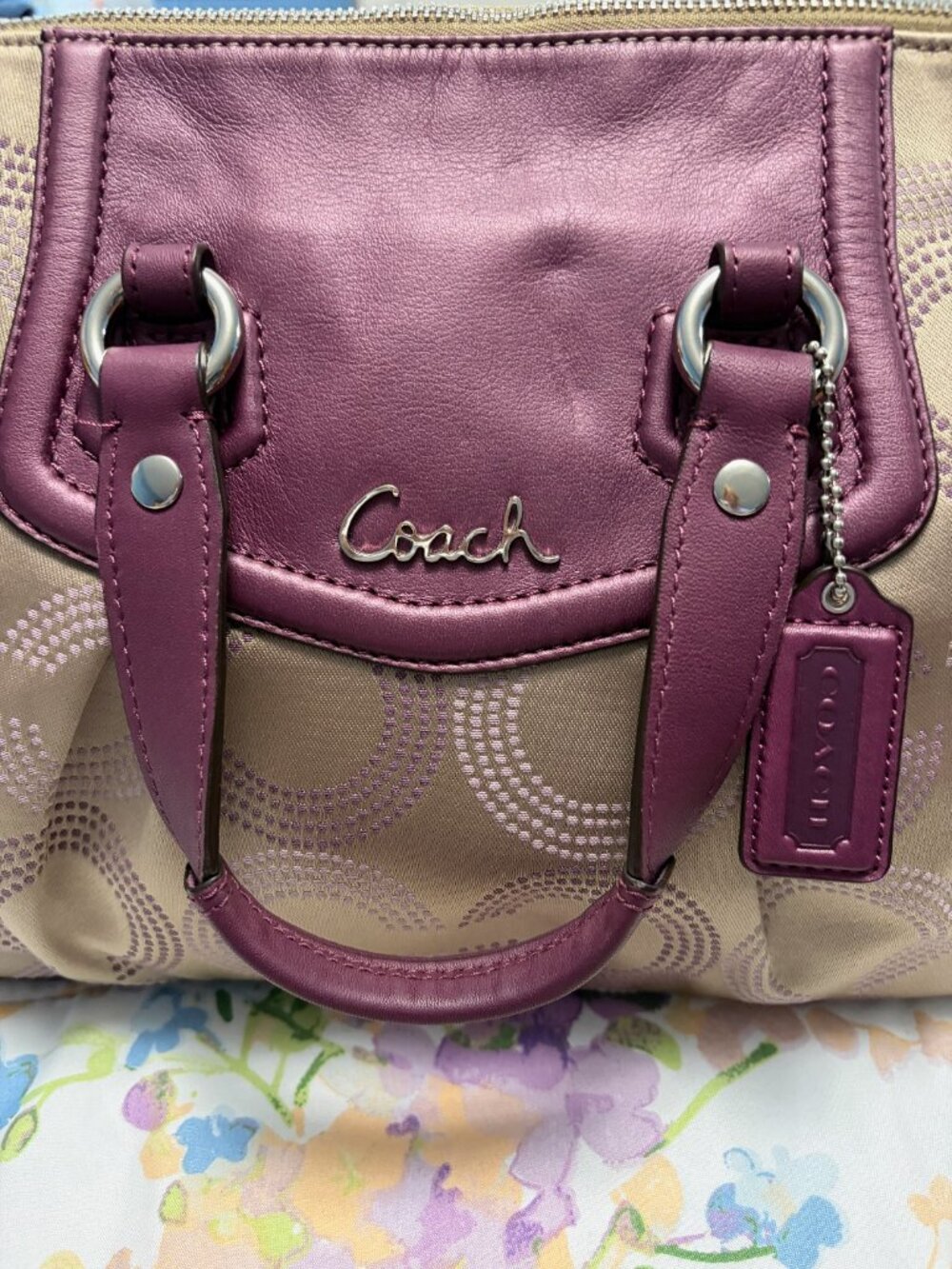 Coach Handbag Pre-owned - Excellent Condition - Picture 10 of 16